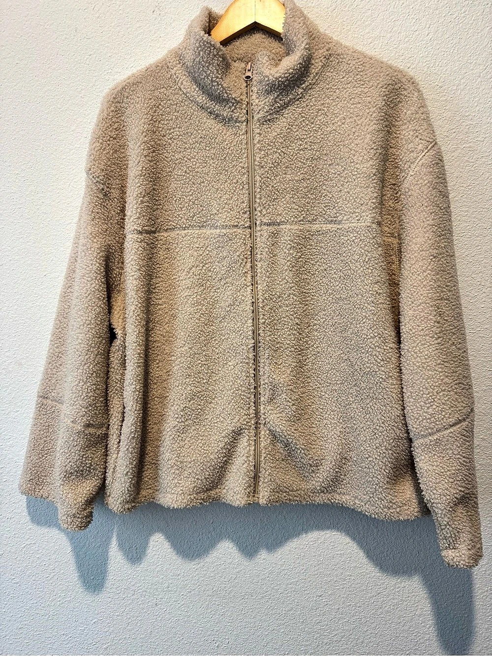 H&M Divided Fleece Jacket in cream Size Large Like New